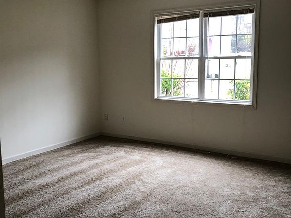 5th image of 437 Three Creeks Ct