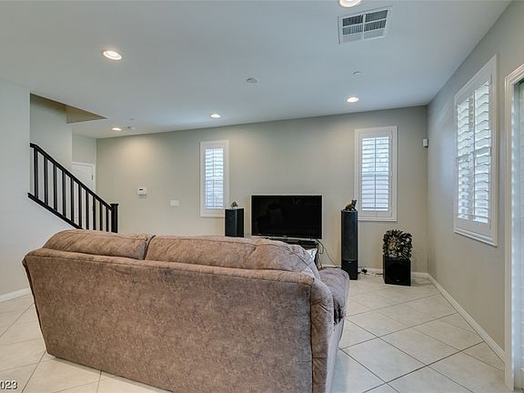 5th image of 376 Badinerie St