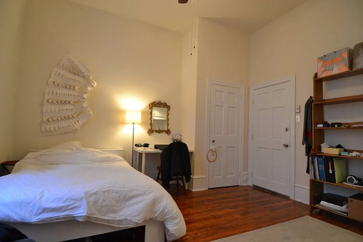 Studio, 225 sqft, $1,150 — Photo 3