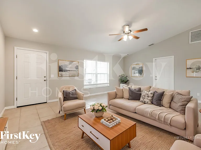 11104 Corrigan Ave — Photo 4