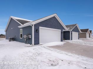 8487 N River Rock Dr, Freeland, MI 48623