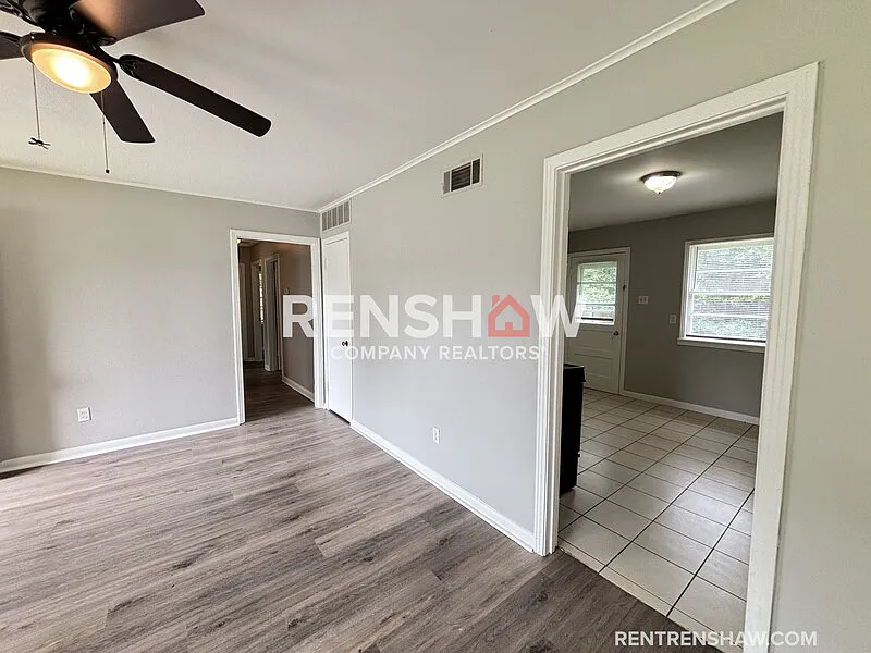 3 bed, 1.0 bath, 955 sqft, $1,200 — Photo 2