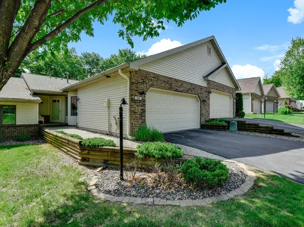 562 Deer Ridge Ln S, Maplewood, MN 55119