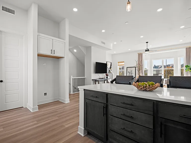 445 SW Longview Blvd — Photo 9