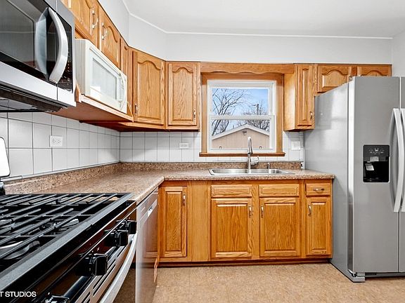 5th image of 8817 Oakwood Dr