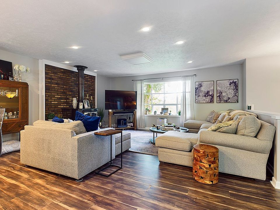 1st image of 48 Franklin Woods