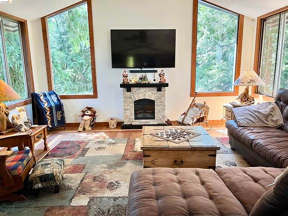 3rd image of 24086 Lama Hisum Rd