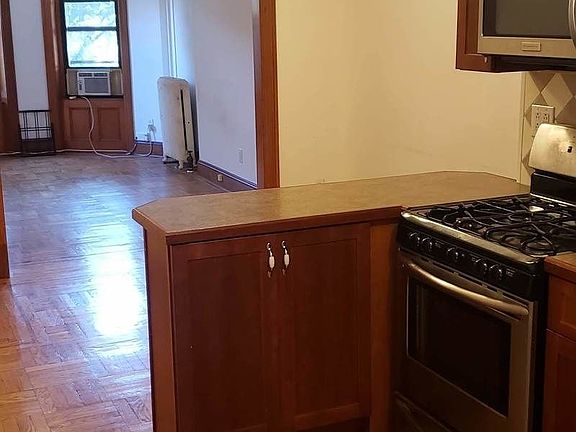 3rd image of 439 1st St #2A