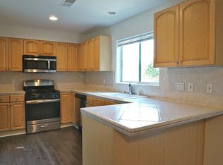 33388 Campus Ln, Cathedral City, CA 92234