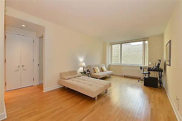 Sold by R New York | media 4