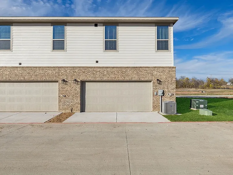 4001 Avion Dr — Photo 27