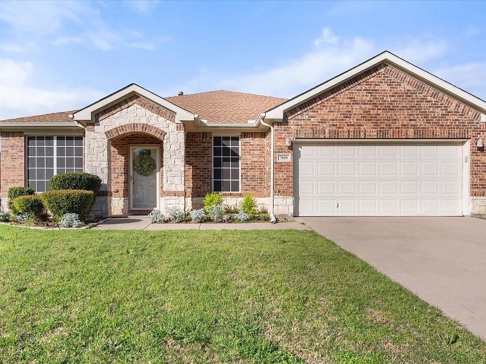 1st image of 709 Fannin Ln