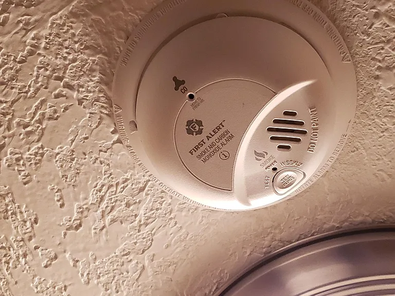 New smoke and carbon monozide alarm
Smoke alarm in bedrooms for your proctecion.