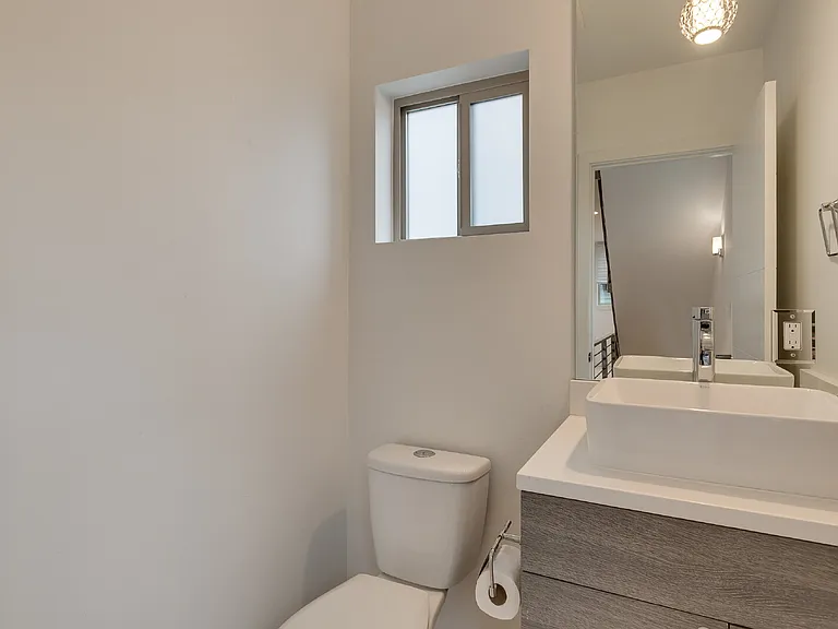 2421 NW 61st St — Photo 16