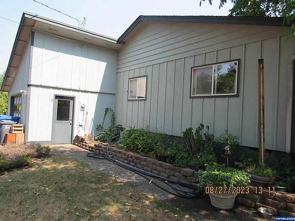 3rd image of 550 SW Kingwood Ave