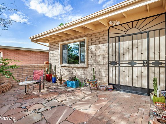 3rd image of 392 W Rio Altar