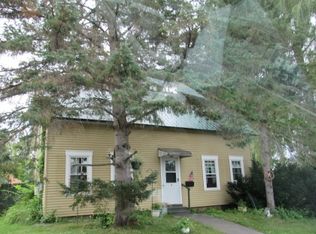 8 Quaker Ln, Rochester, NH 03839