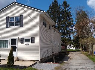 10880 Bodine Rd, Clarence, NY 14031