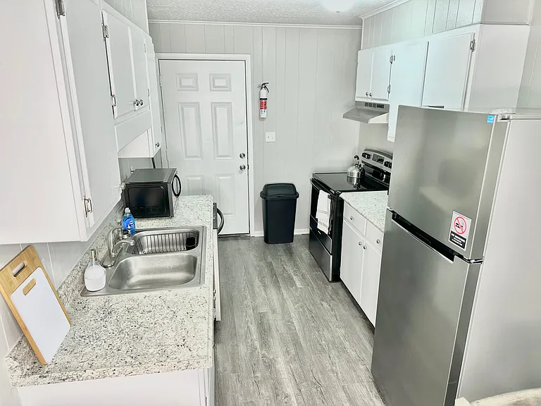 200 Catherine St #13B — Photo 12