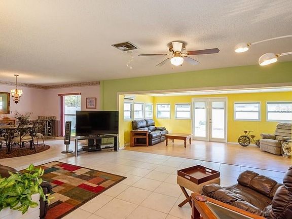 5th image of 7514 Oakvista Cir