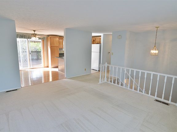3rd image of 848 W Laguna Ct