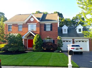 10 Wharton Ct, Kendall Park, NJ 08824