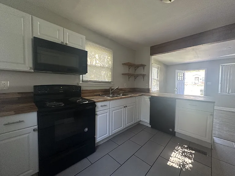 2730 Jefferson Ave — Photo 13