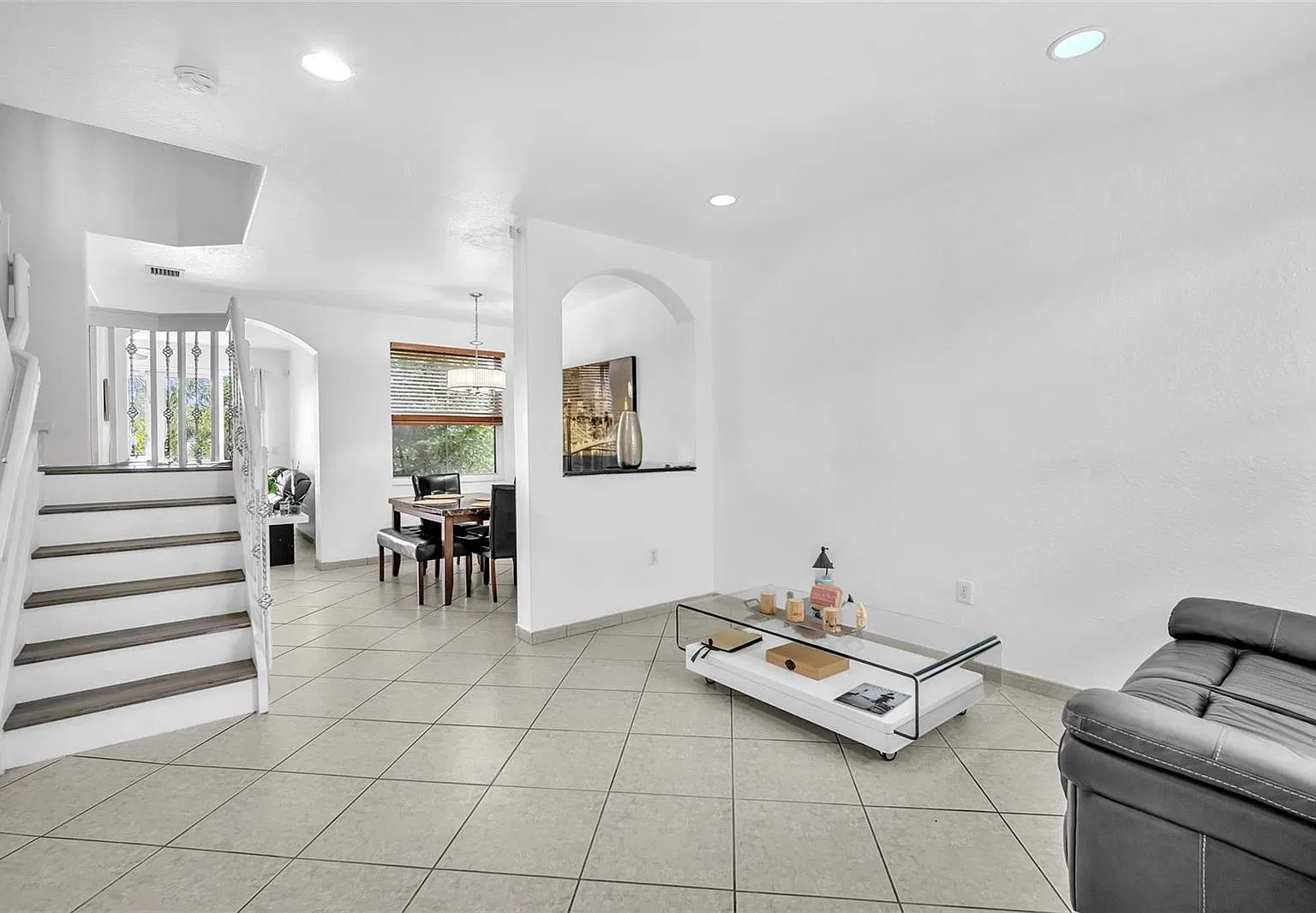 3 bed, 3.5 bath, 1650 sqft, $3,400 — Photo 3