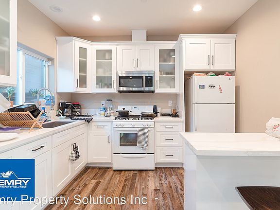 5th image of 3258 Dundas St #2