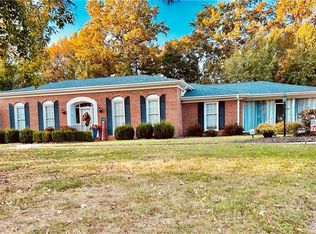 306 Pineview Dr, Mount Airy, NC 27030