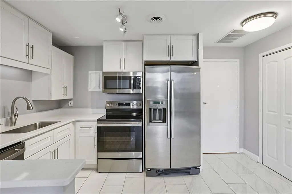 1 bed, 1.0 bath, $1,590 — Photo 3