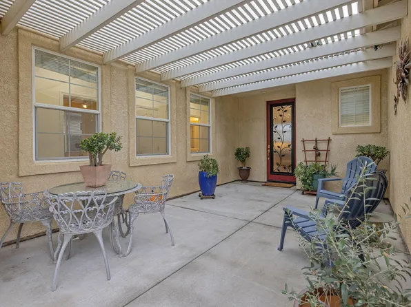 714 N Magna Carta Avenue, Hanford, CA 93230