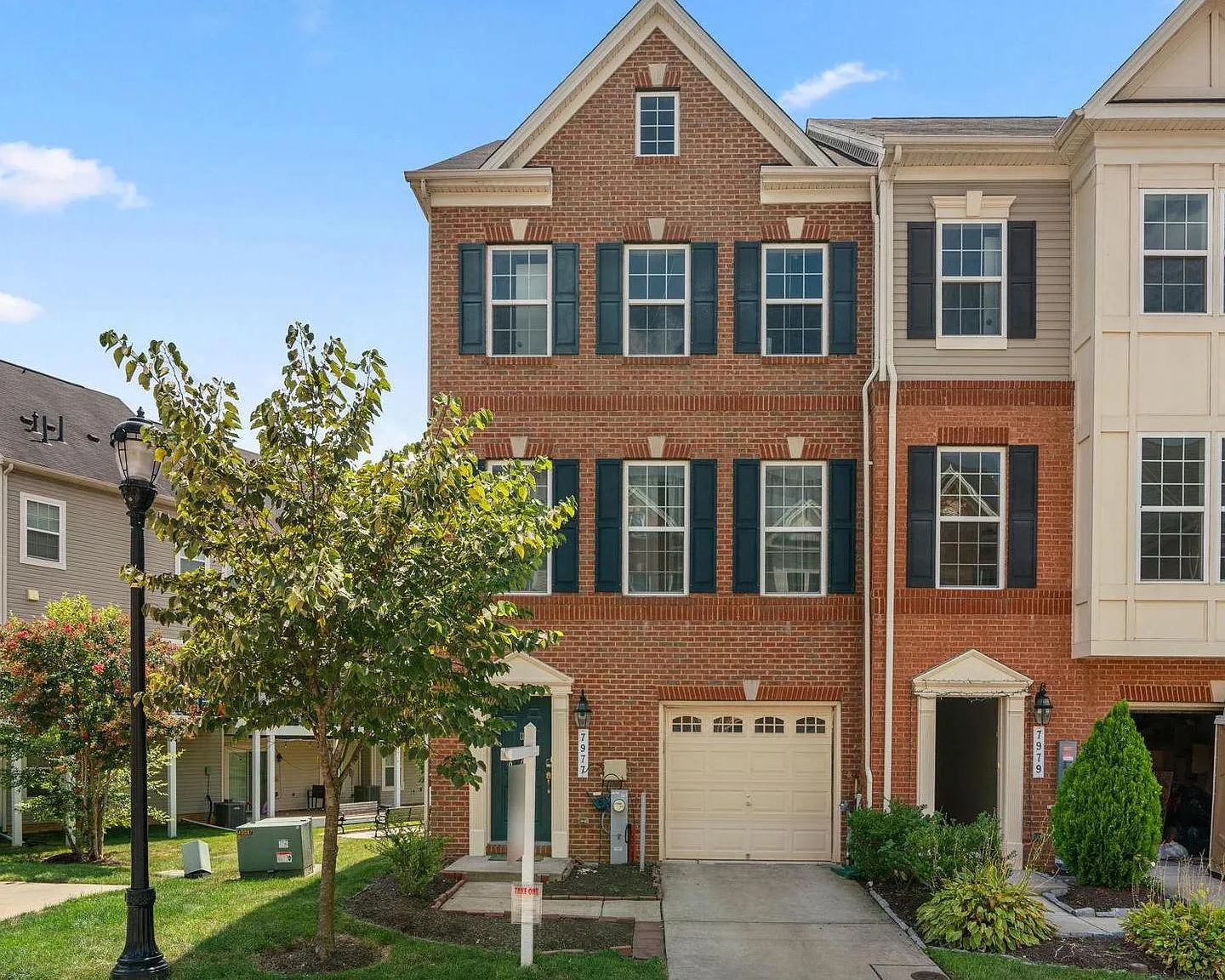 3 bed, 4.0 bath, 2251 sqft, $3,300 — Photo 1