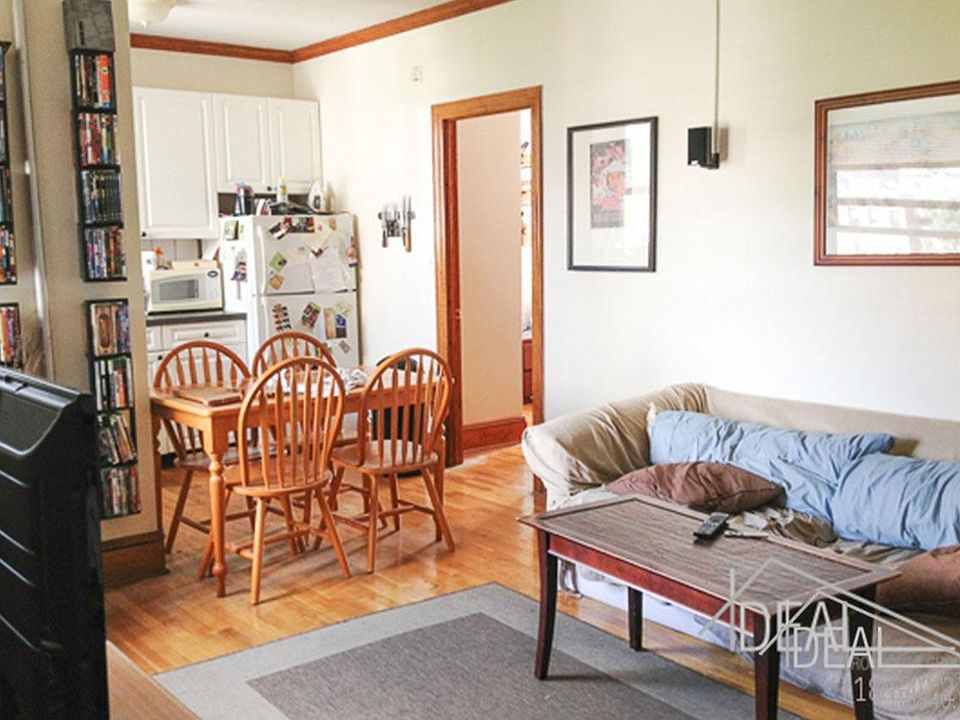 2nd image of 193 17th St #3