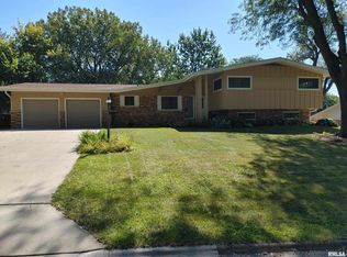 5918 N Roxbury Ln, Peoria, IL
