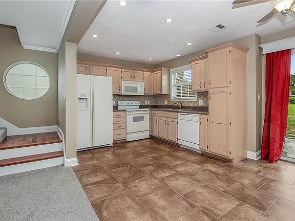 3rd image of 5716 NW Plantation Ln