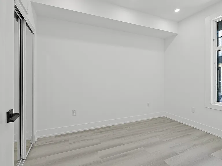 587 Oakwood Ave — Photo 34