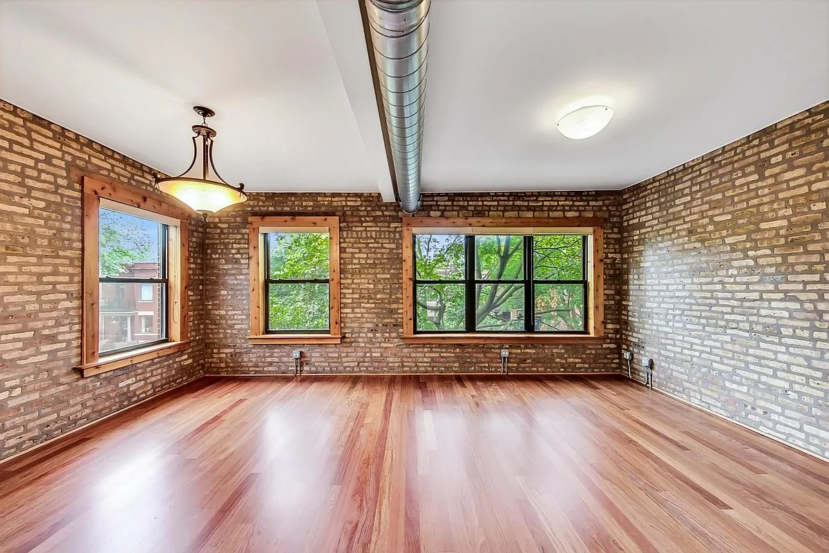 Building Photo - 1257 W Roscoe St #2