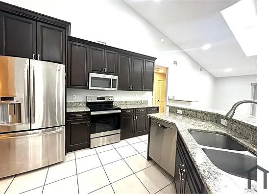 16317 Okeechobee Blvd — Photo 10