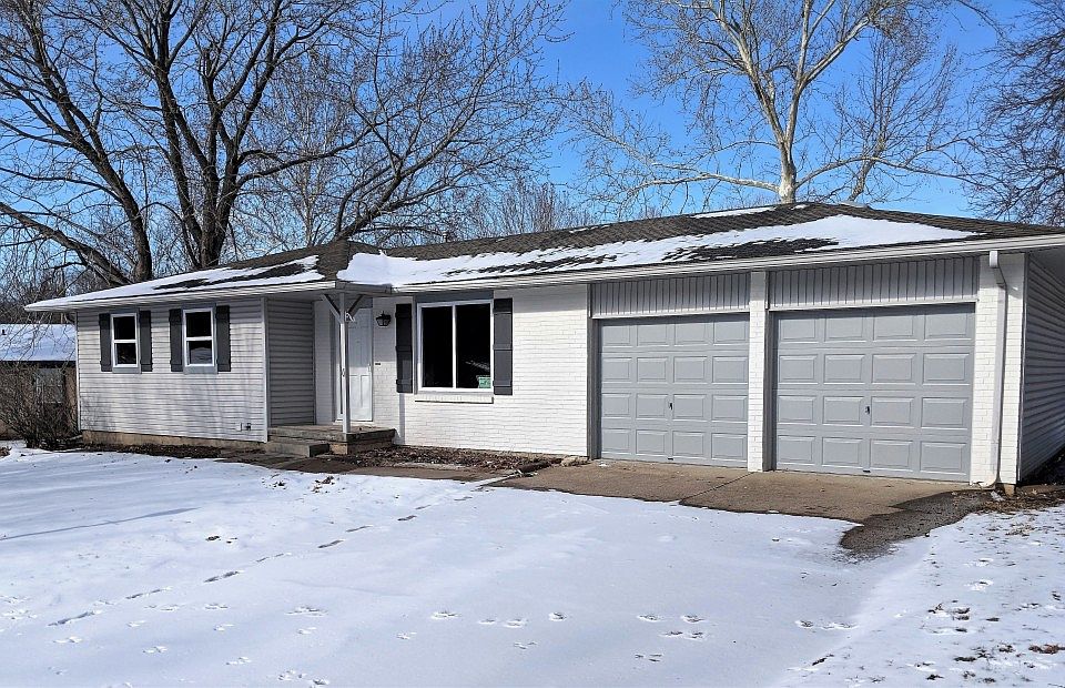1st image of 1212 Village Cir