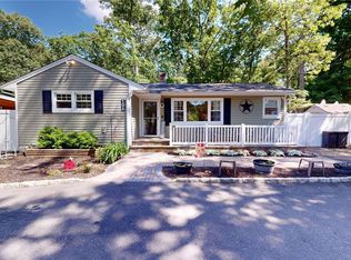 106 Lakeside Trl, Ridge, NY 11961