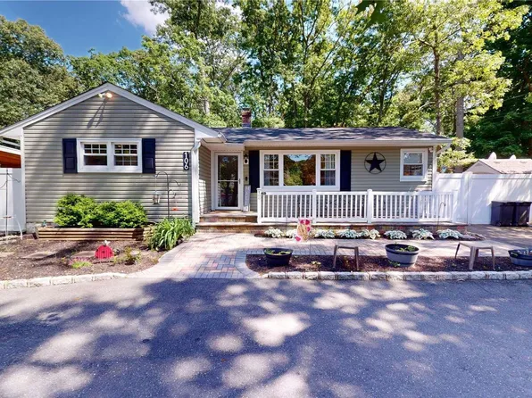 106 Lakeside Trail, Ridge, NY 11961