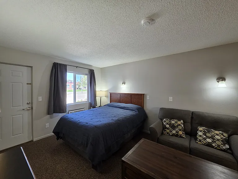 590 Spruce St — Photo 10