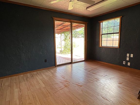 4th image of 1003 Shelley Dr
