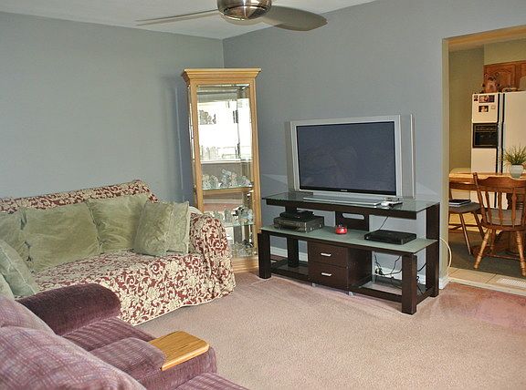 4th image of 807 E Streamwood Blvd