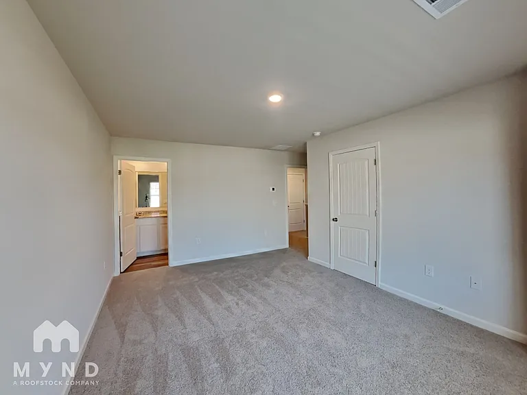 1005 N 2nd Ave NW #8 — Photo 9