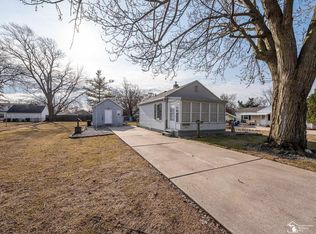 1103 Vineyard Dr, Monroe, MI 48161