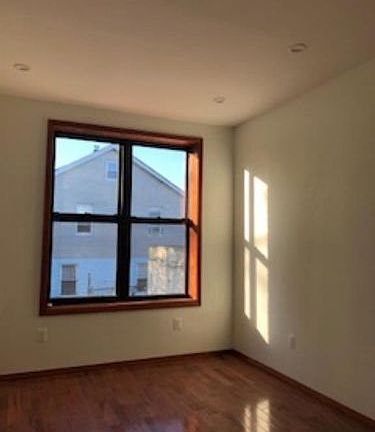 4th image of 200-29 Linden Blvd #2