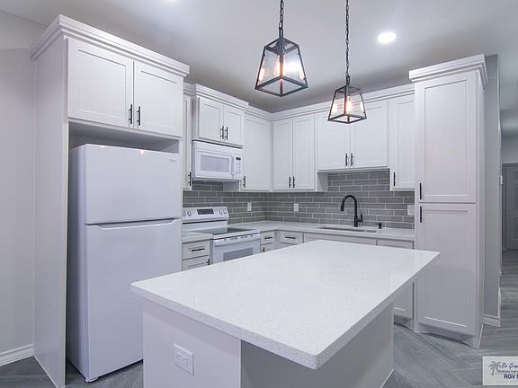 3rd image of 4651 Calle La Mansion