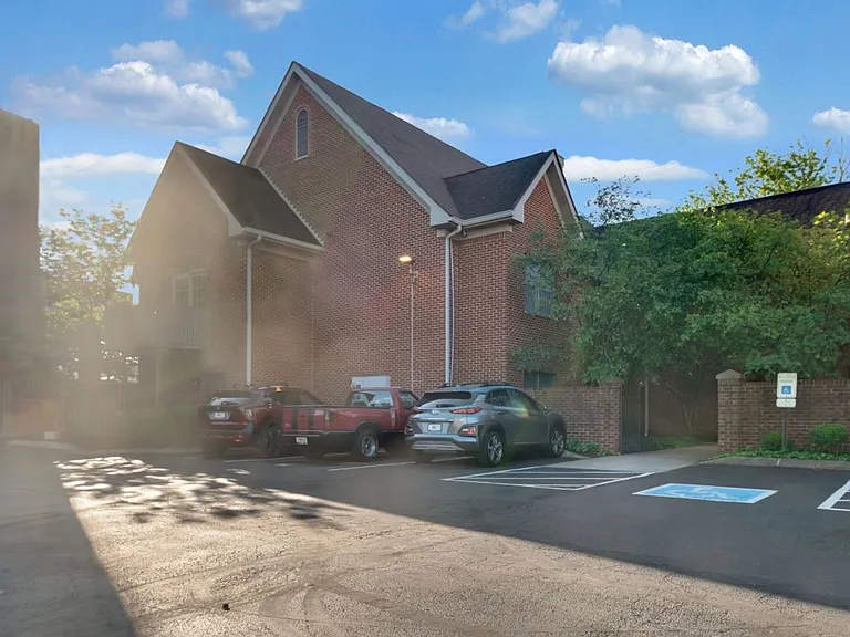 807 E Main St — Photo 35